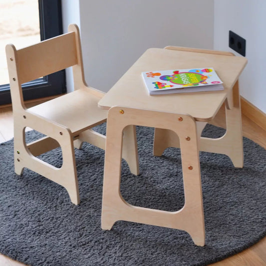 Tisch und Stuhl